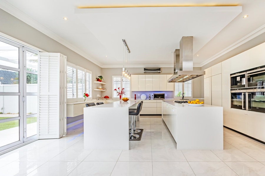 7 Bedroom Property for Sale in Flamingo Vlei Western Cape